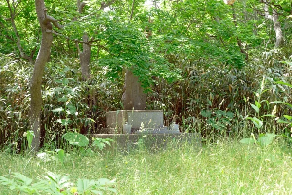 珊内稲荷神社 戦没者慰霊碑