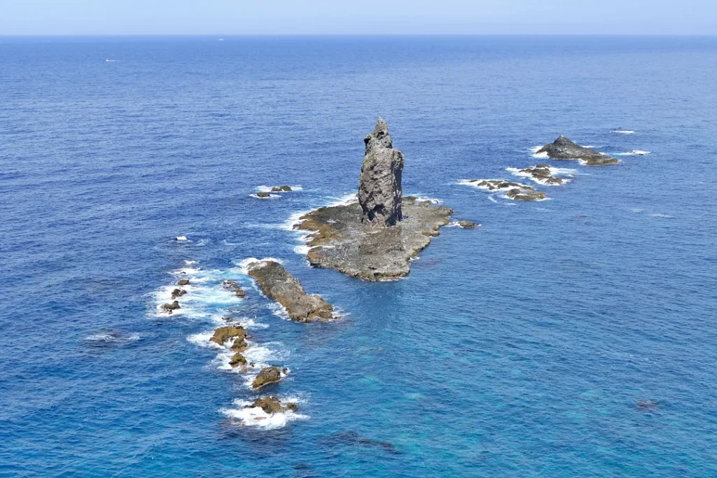 神威岬から撮影した神威岩