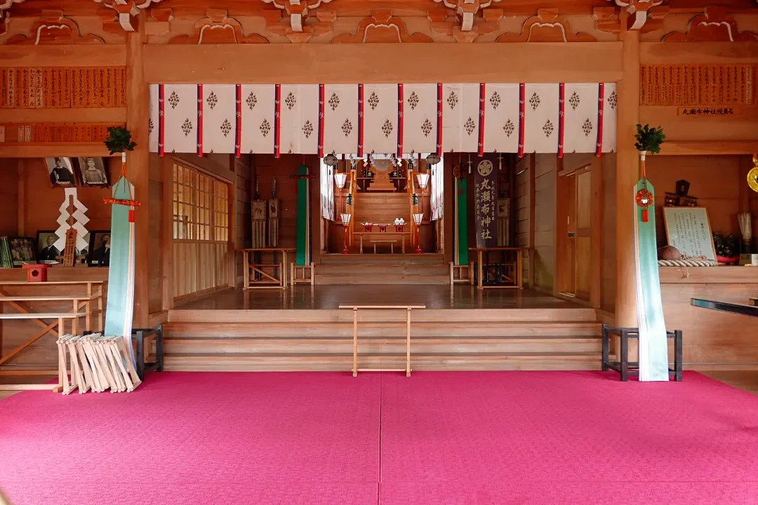 丸瀬布神社 拝殿の中