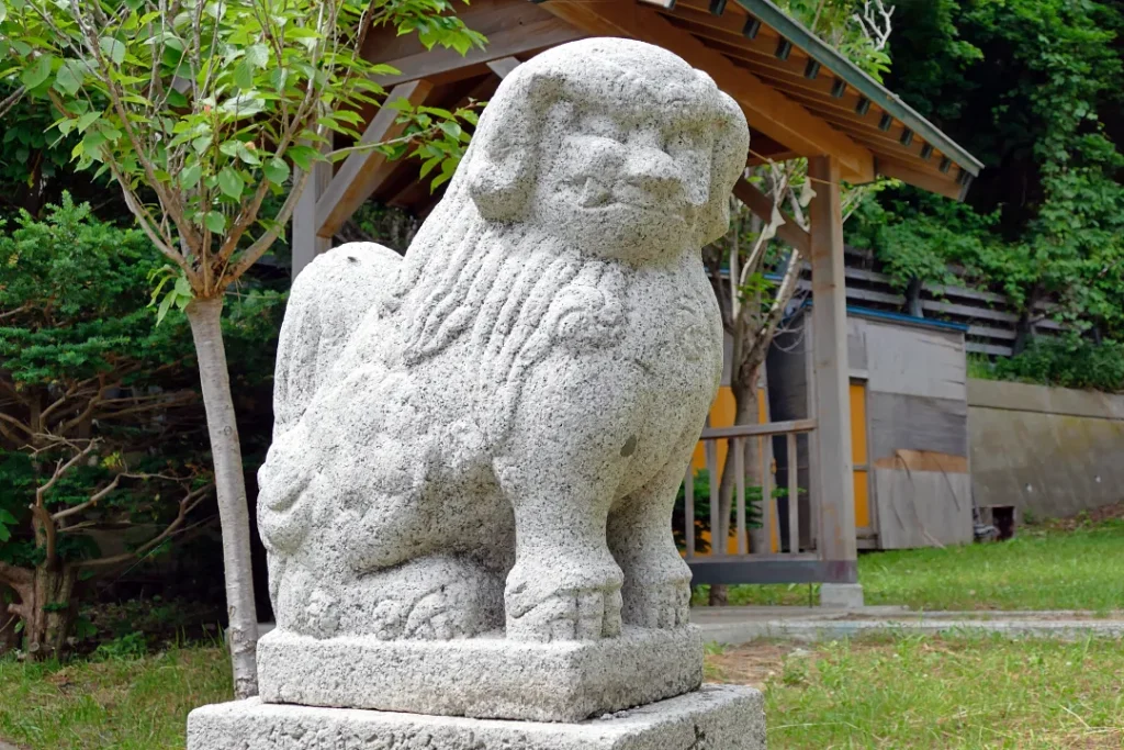 神恵内嚴島神社 狛犬吽形