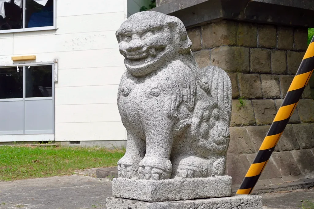神恵内嚴島神社 狛犬阿形