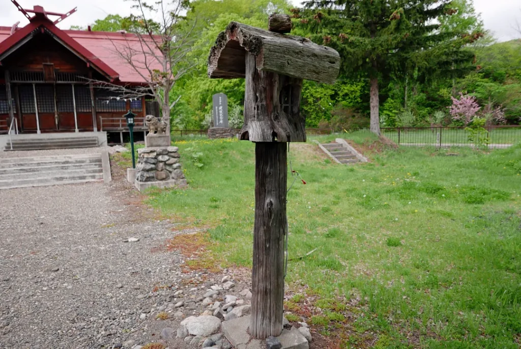 白滝神社 木製の灯籠