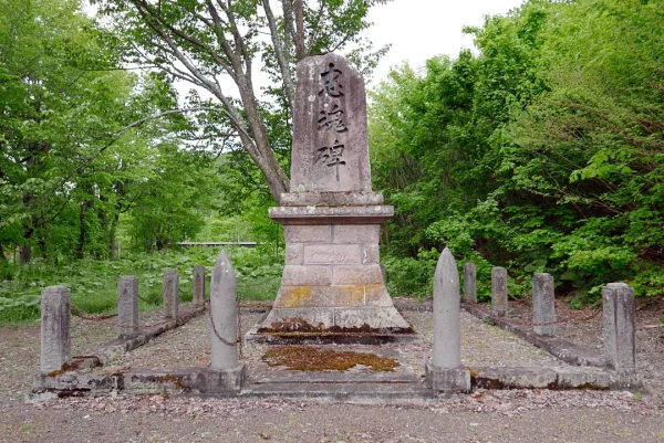 丸瀬布神社 忠魂碑