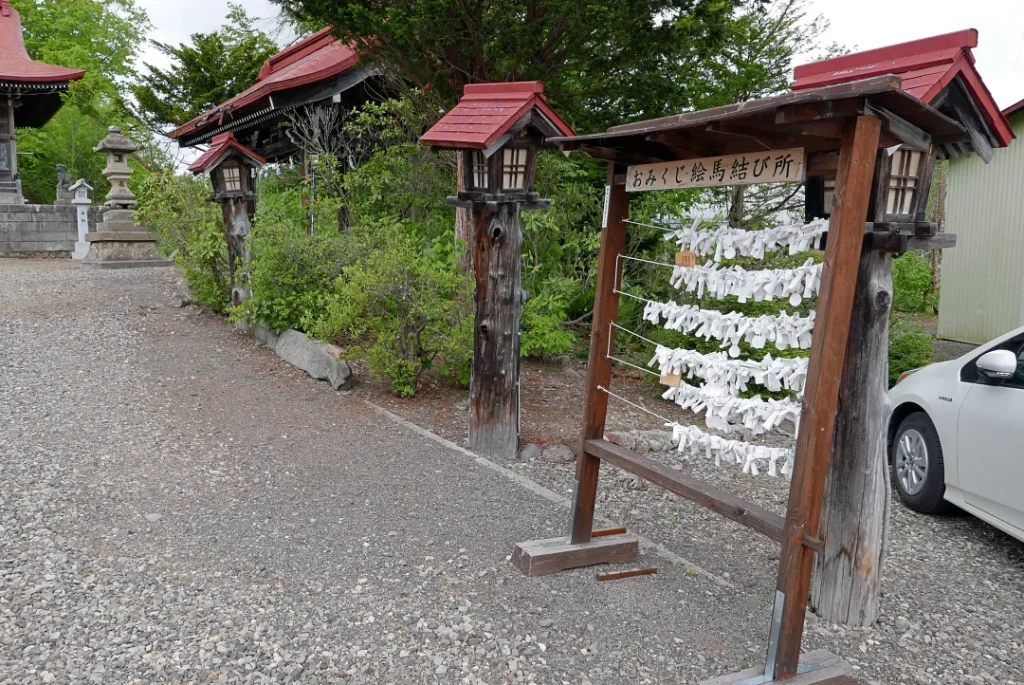 丸瀬布神社 参道の灯籠