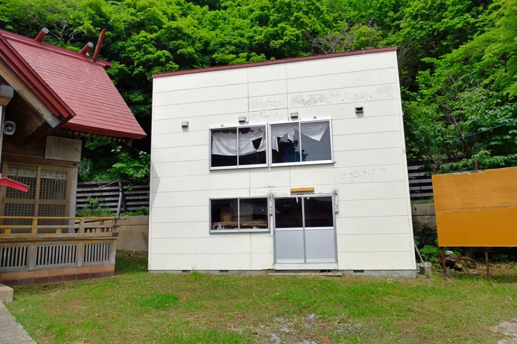 神恵内嚴島神社 神輿殿？