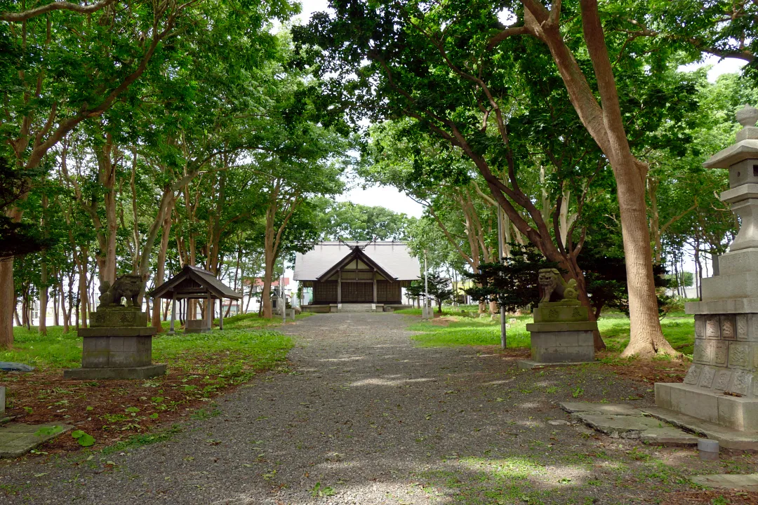 羽幌神社 参道と狛犬