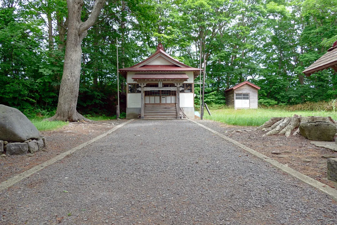 08_1240418 昆布神社 参道と社殿
