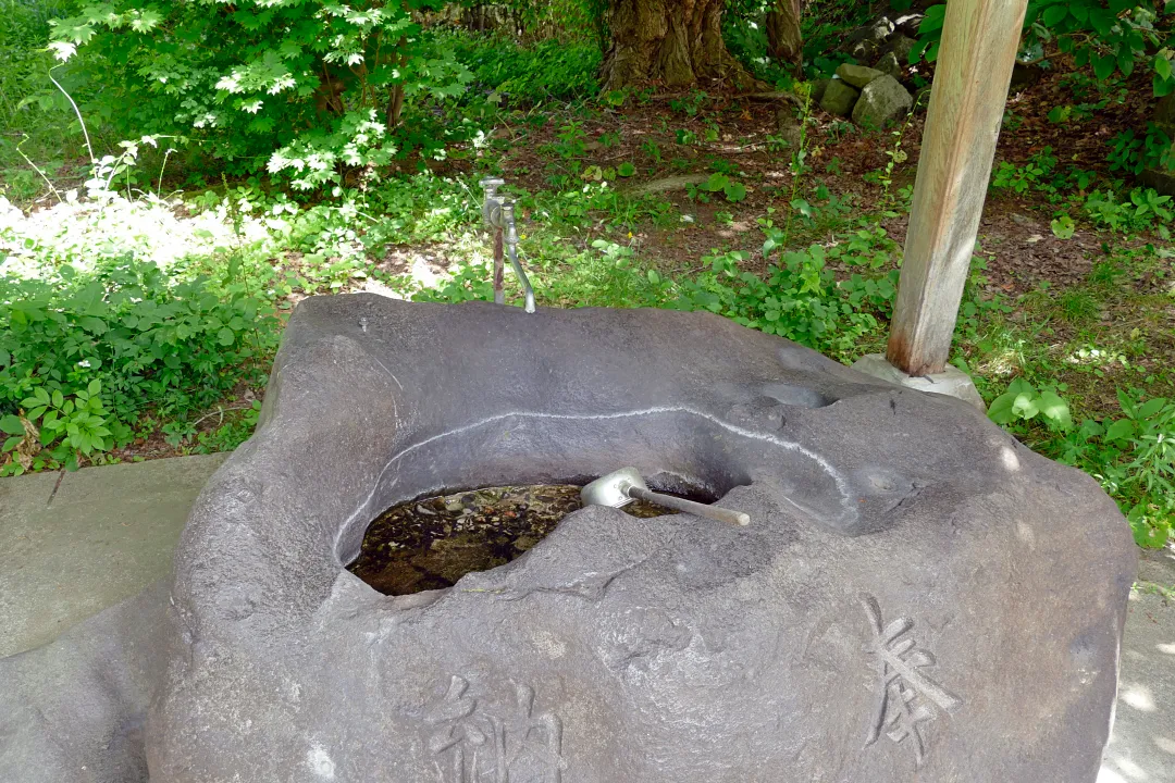 ニセコ狩太神社 手水鉢