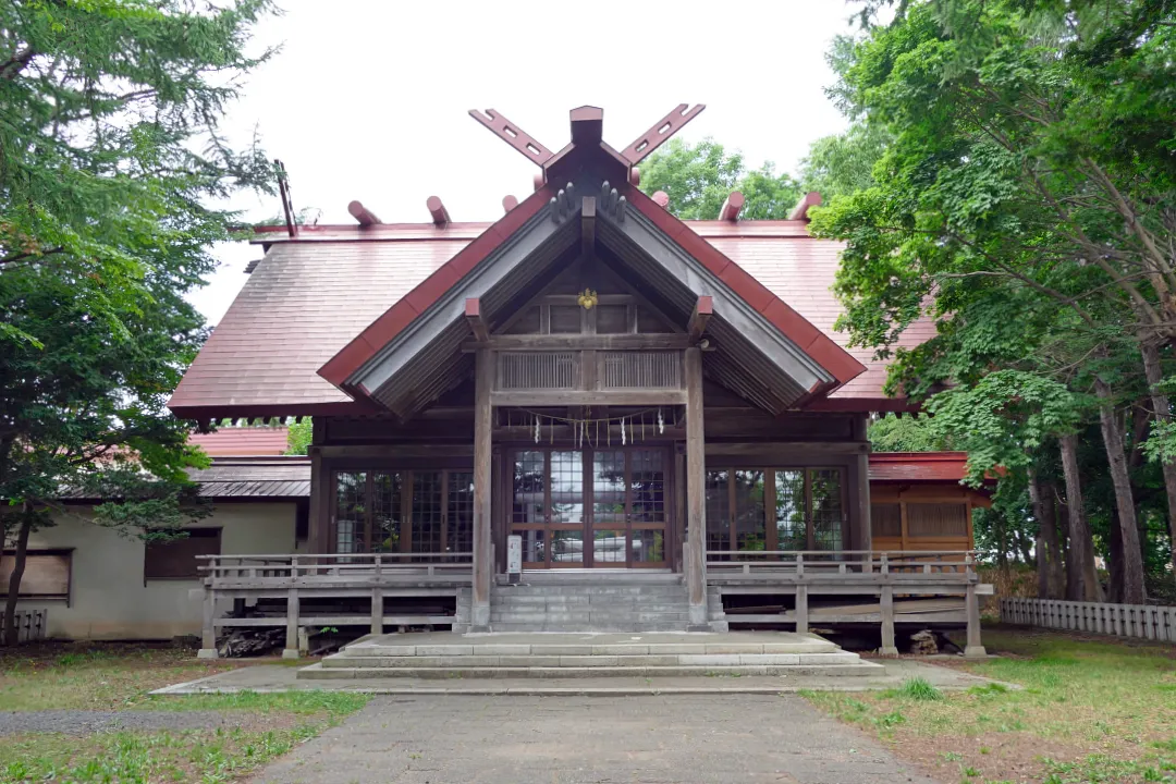 10_1240924 留萌神社 社殿