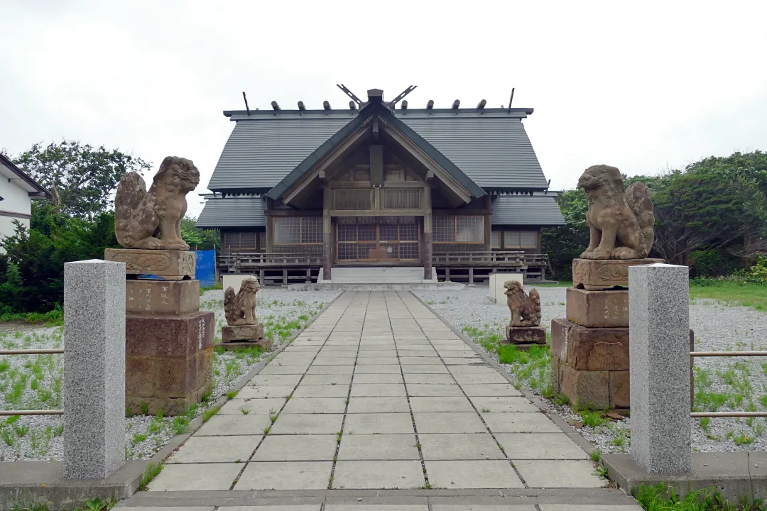 天塩厳島神社 狛犬と社殿