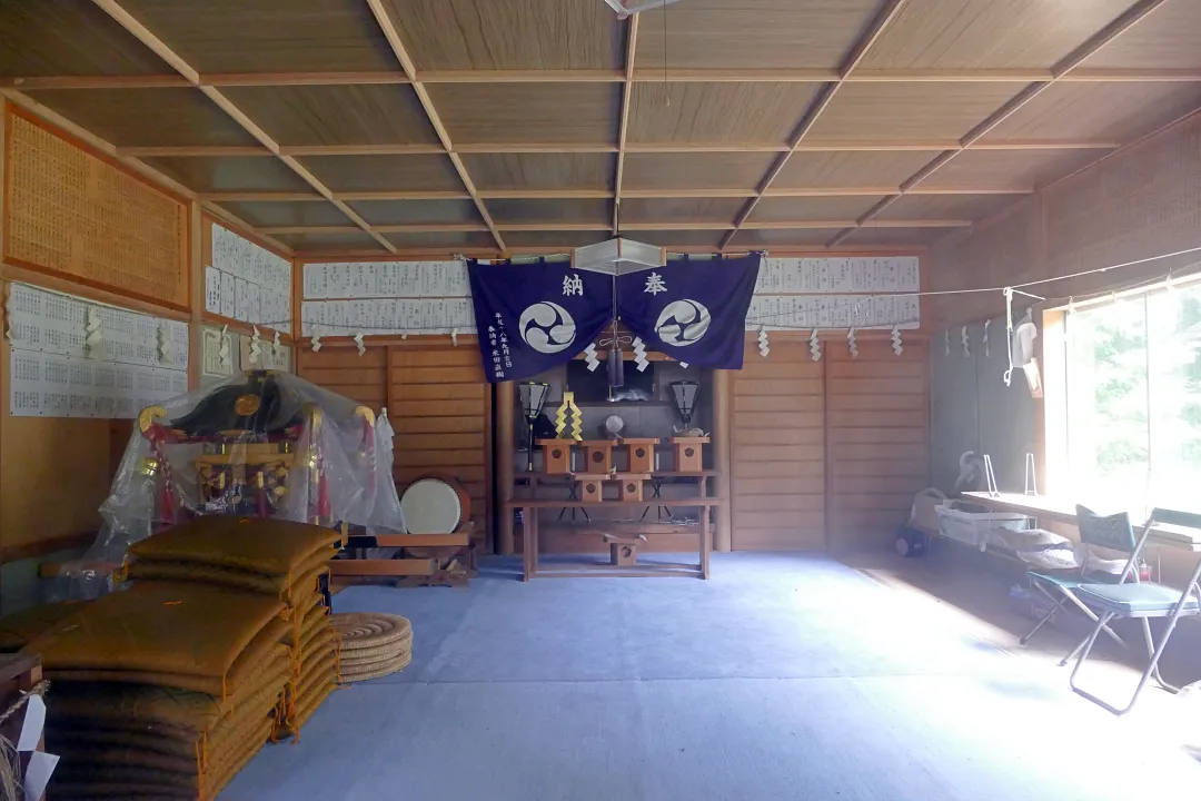 15_1240425 昆布神社 拝殿の中