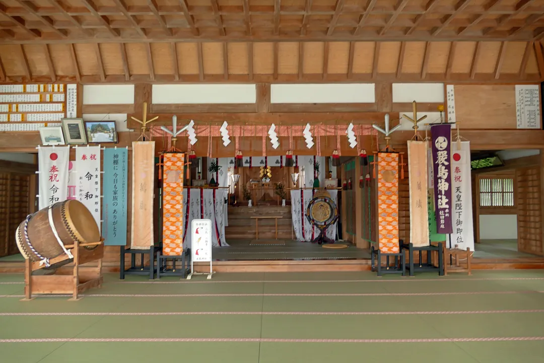 天塩厳島神社 拝殿の中