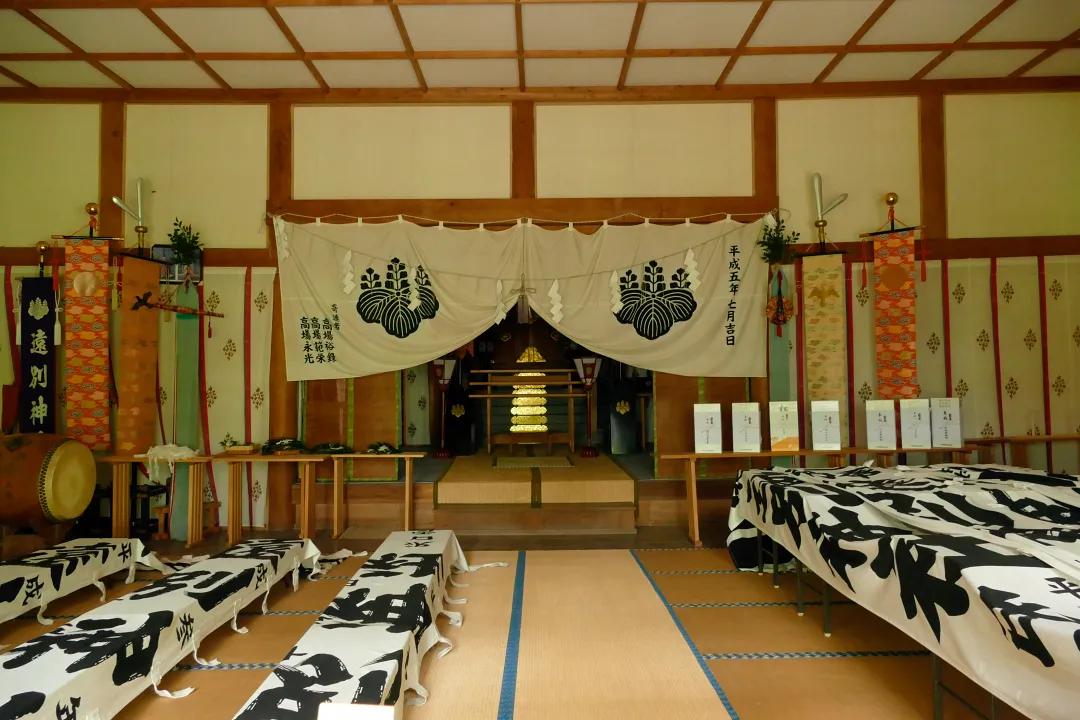 遠別神社 拝殿の中