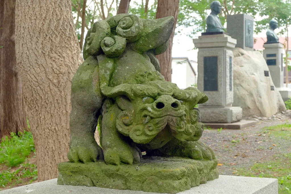羽幌神社 狛犬１吽形