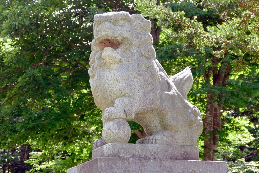 ニセコ狩太神社 狛犬１阿形