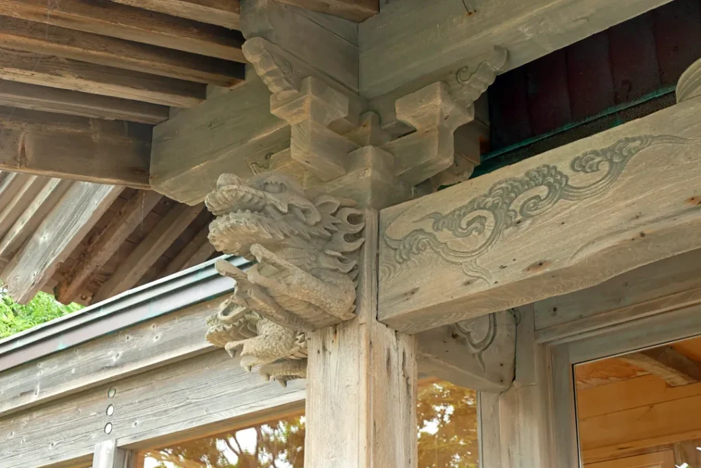 鬼鹿厳島神社 社殿の彫刻左