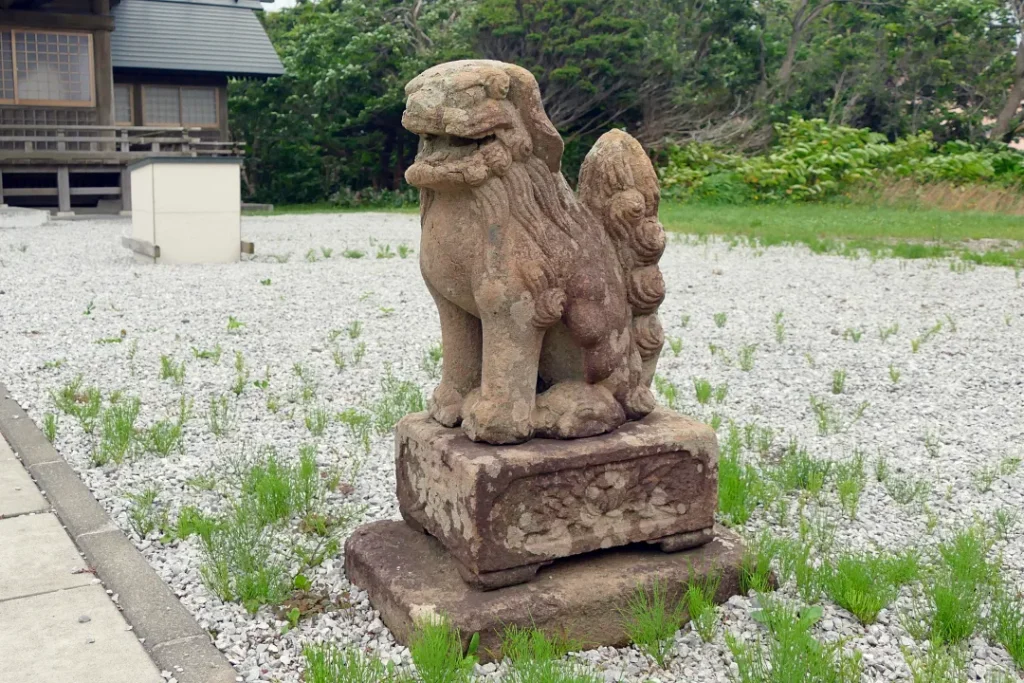 天塩厳島神社 狛犬小阿形