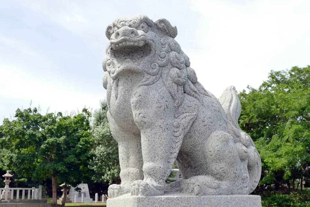 苫前神社 狛犬2阿形