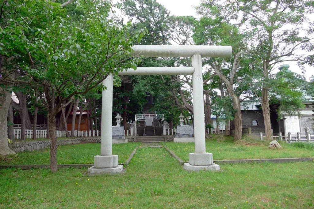 留萌神社 忠魂碑の鳥居