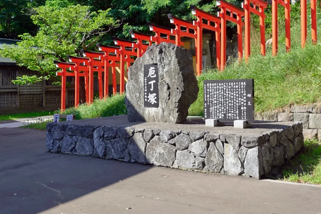 小樽住吉神社 包丁塚全体