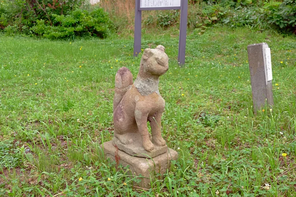 天塩厳島神社 末社稲荷神社 狛ギツネ