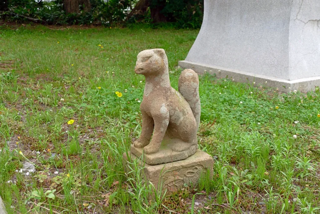 天塩厳島神社 末社稲荷神社 狛ギツネ