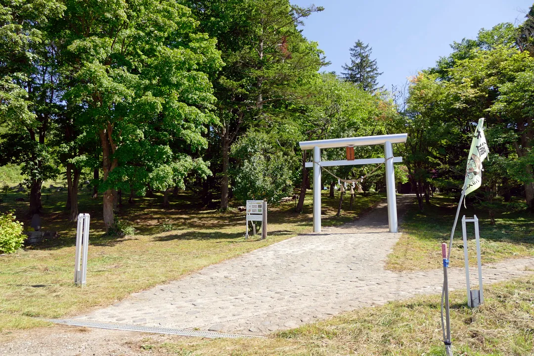 01_1260173 男山八幡神社 境内入り口