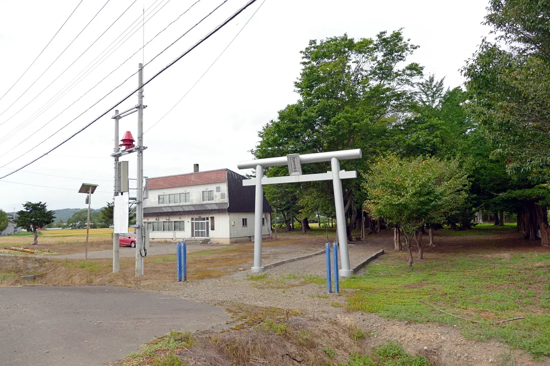 01_1260627 伊夜日子神社 境内入り口