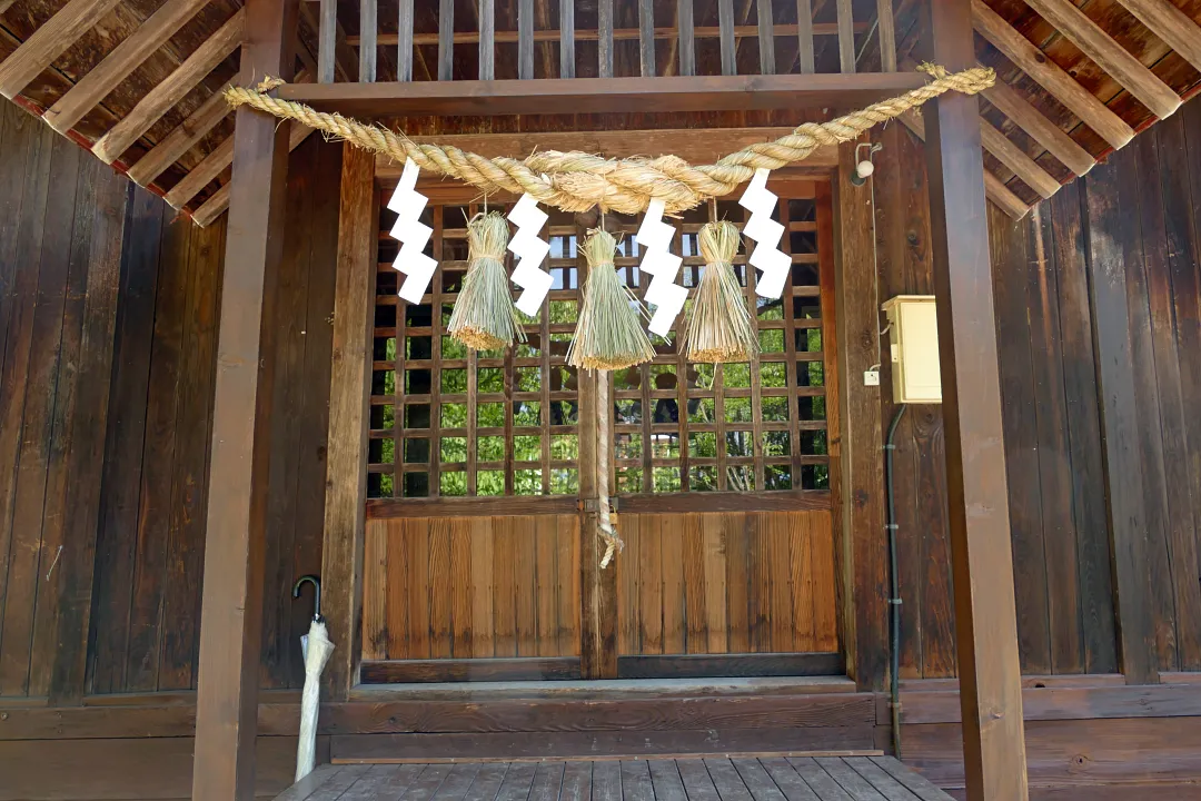 07_1260161 男山八幡神社 社殿の前