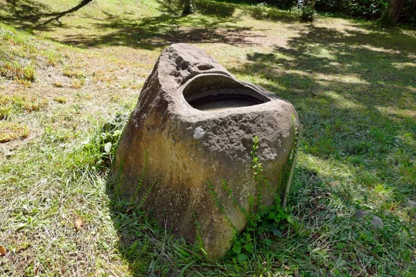 男山八幡神社 手水鉢
