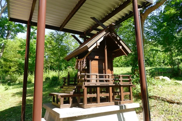 男山八幡神社 本殿