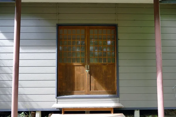 上塩幌神社 社殿の前