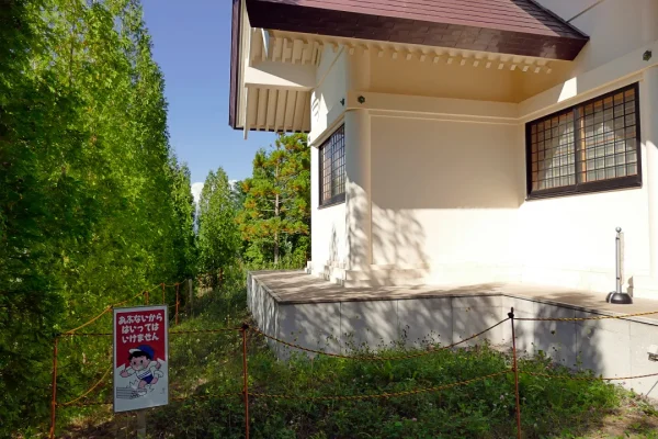 洞爺湖神社 社殿の横