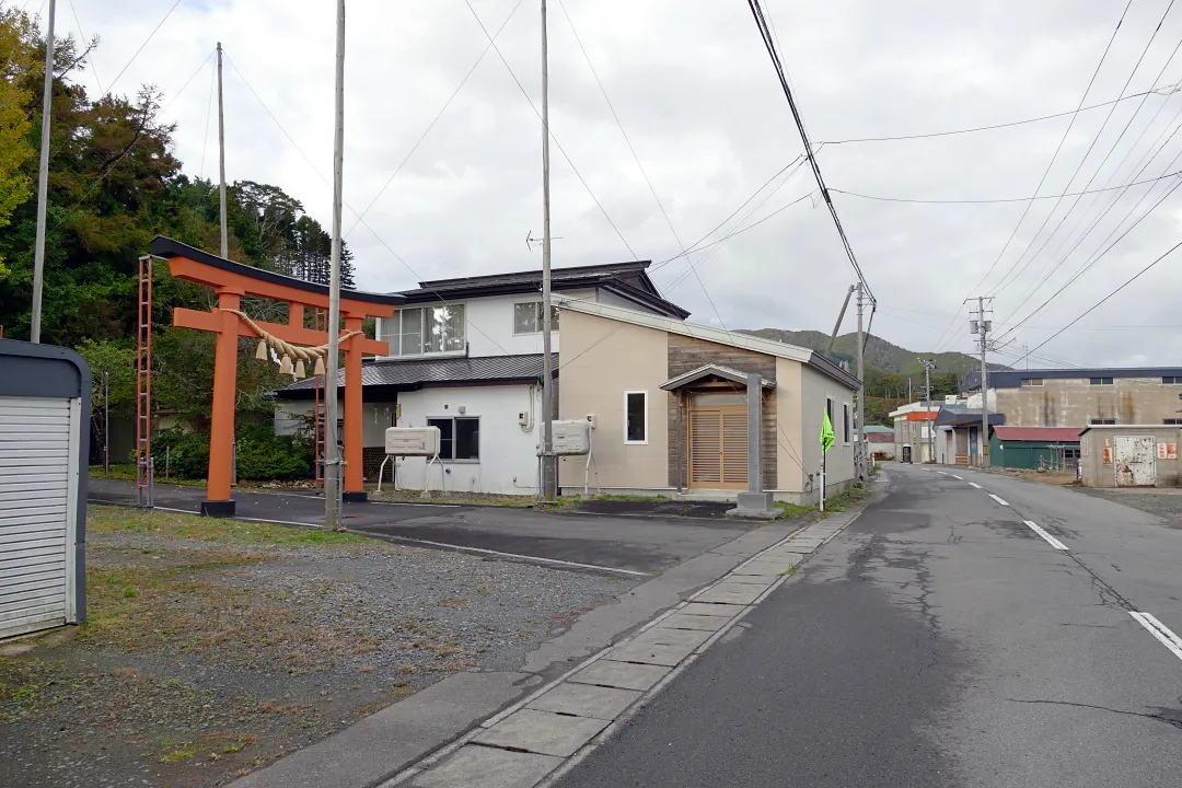 尾札部稲荷神社 境内入り口