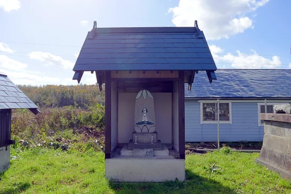 熱郛馬頭観世音の祠
