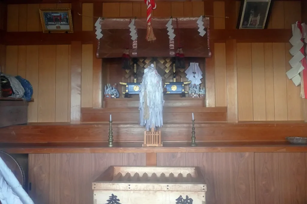 ポン木直神社 社殿の中
