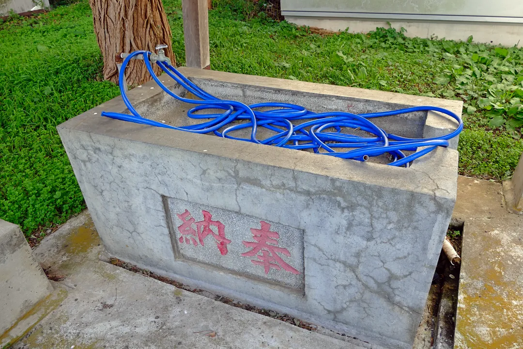 07_1280304 川汲稲荷神社 手水鉢