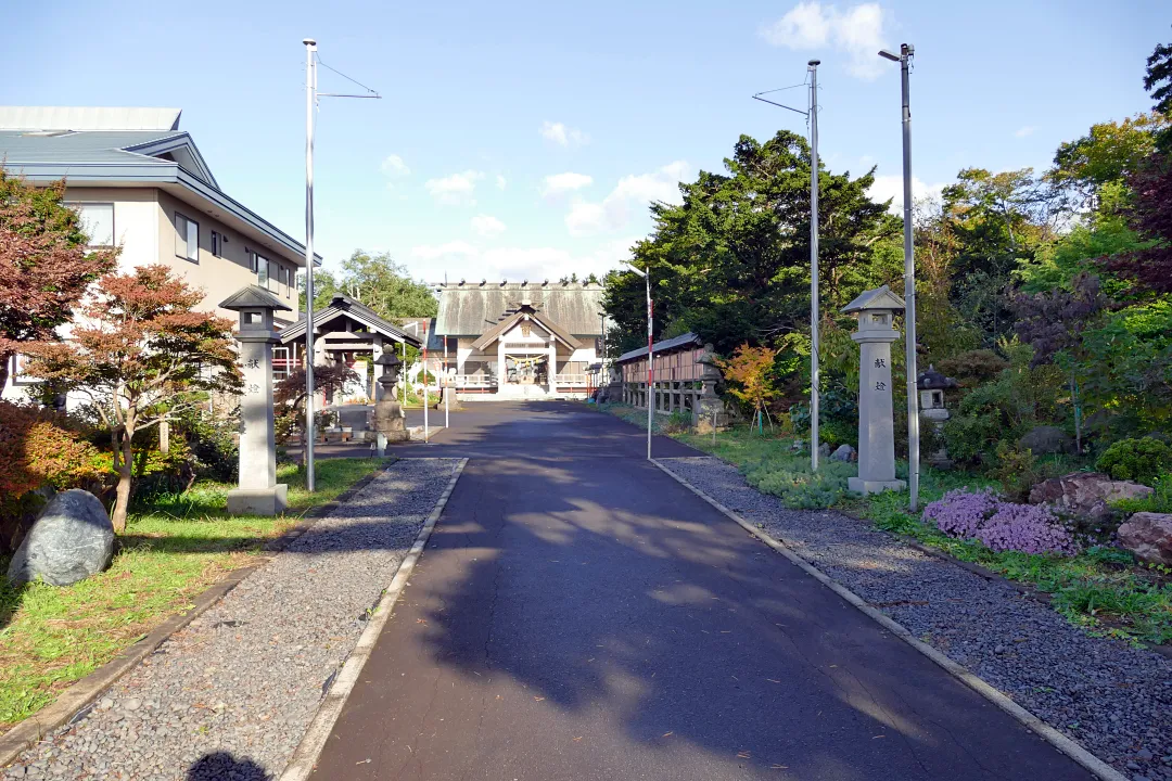 飯生神社 参道前半