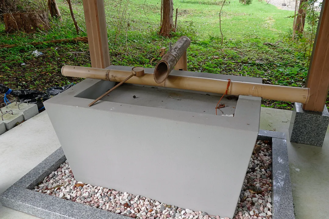 尾札部稲荷神社 手水鉢