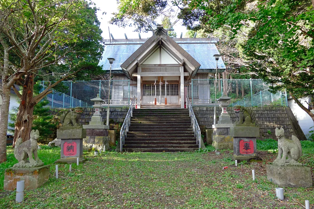 09_1280307 川汲稲荷神社 狛犬と社殿