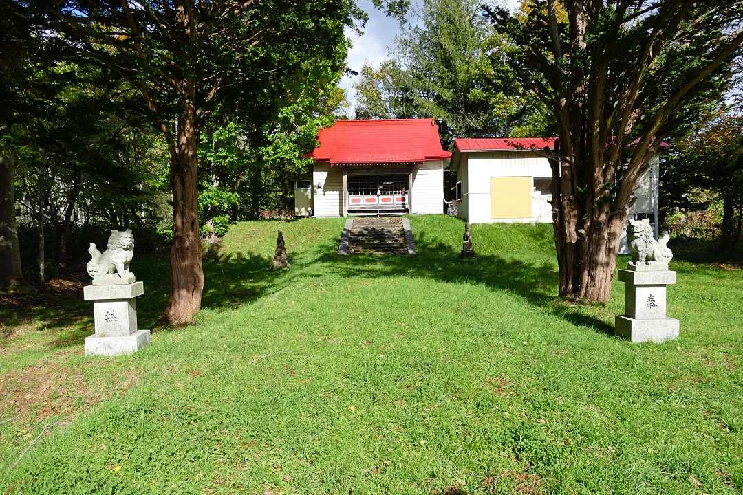 熱郛神社 参道と狛犬