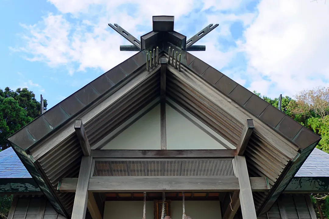11_1280318 川汲稲荷神社 社殿の廂
