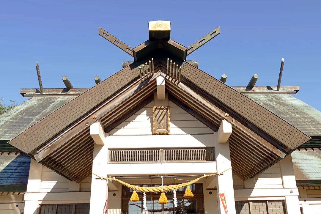 飯生神社 社殿の廂