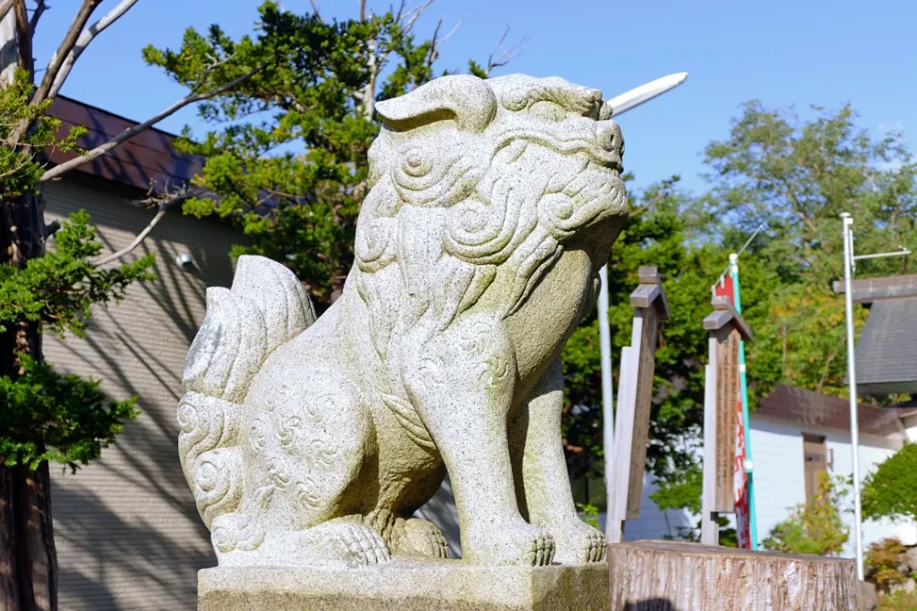 飯生神社 狛犬吽形
