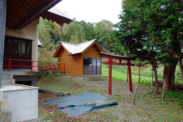 尾札部稲荷神社 龍神堂全景