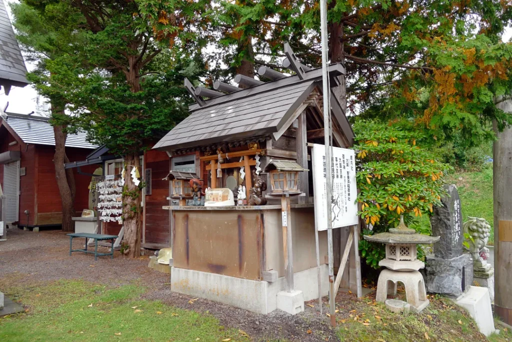 森三吉神社 境内社