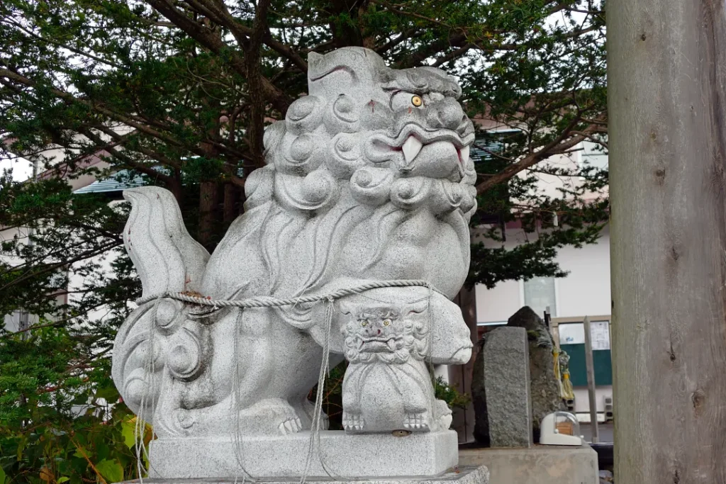 森三吉神社 裏参道の狛犬吽形