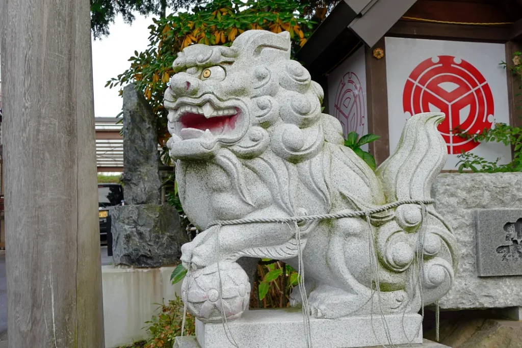森三吉神社 裏参道の狛犬阿形
