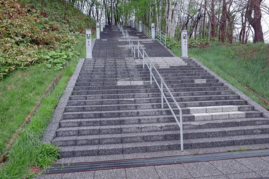 鷹栖神社 参道の階段