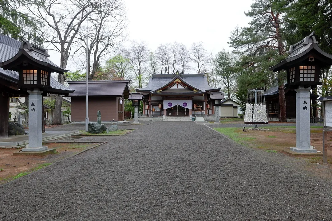 鷹栖神社 参道中盤